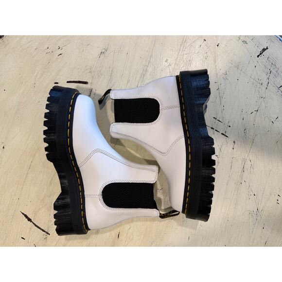 Dr. Martens Unisex 2976 Chelsea Boot White Platform Sole Size 6/7 - Picture 8 of 10